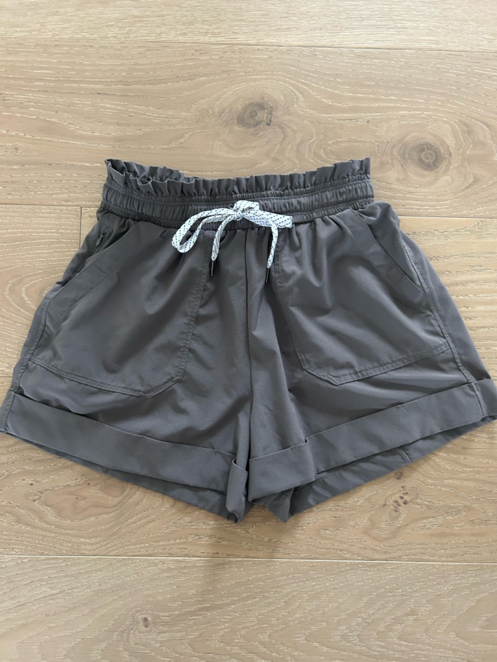 Zella High Rise Gray Drawstring Athletic Shorts With Pockets and Cuffed Hem XS